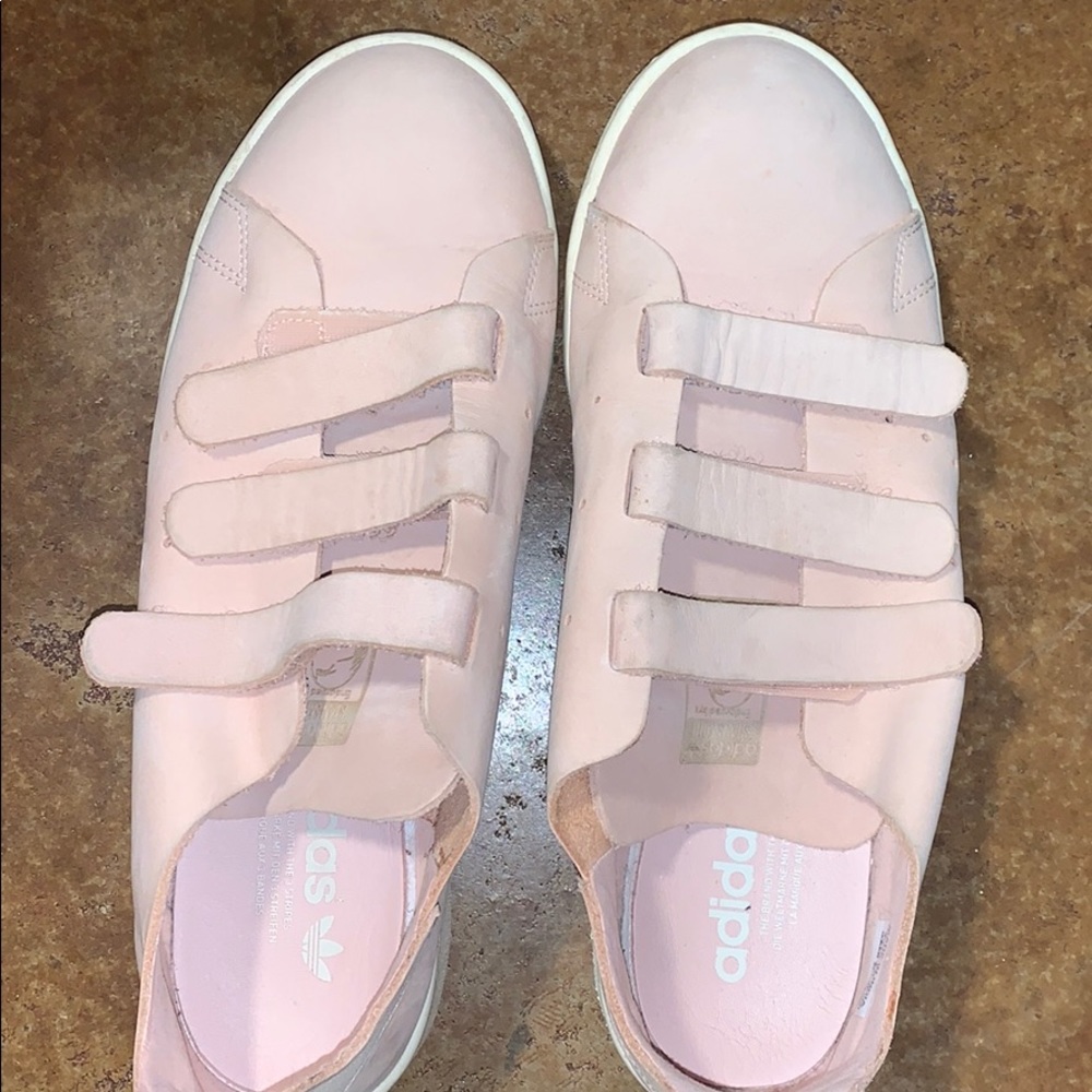 Adidas “Stan Smith” shoes